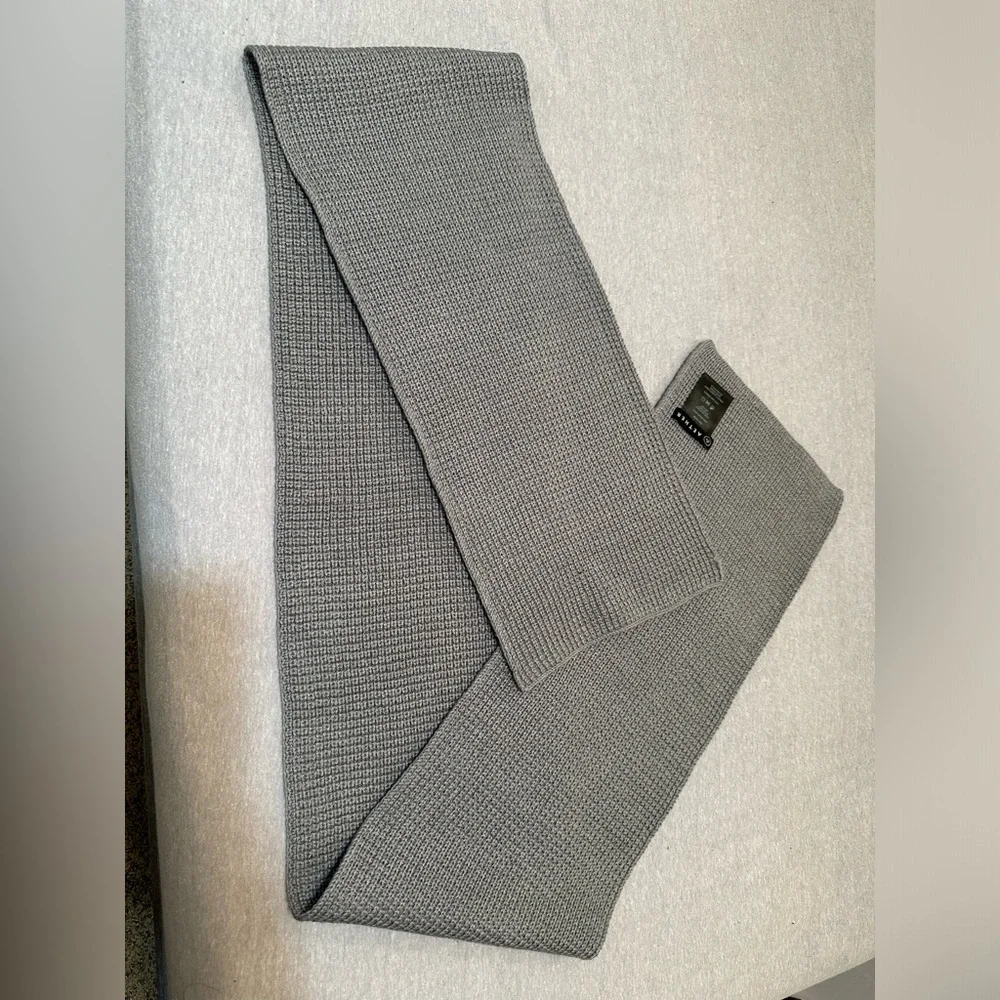 AETHER 100% Merino Wool Gray Long Knit Scarf - Picture 3 of 6